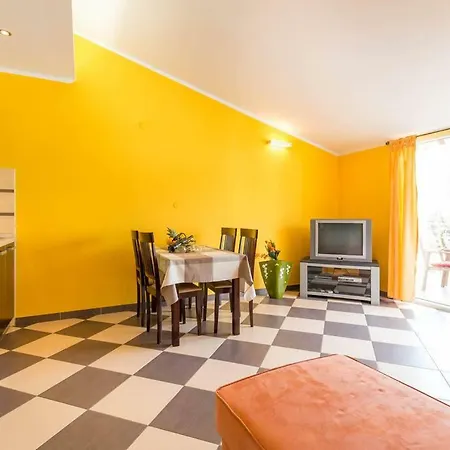 Apartment Modern Milotic *