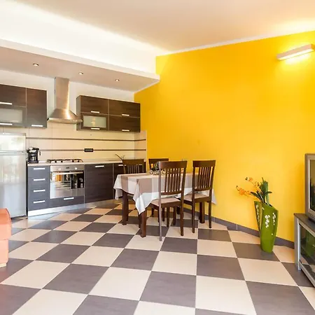 Apartment Modern Milotic Pula
